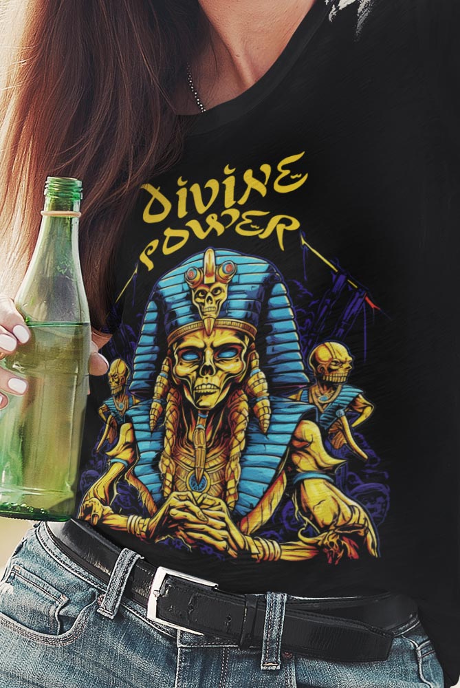 Camiseta de calavera egipcia con una versión demoniaca del faraón. Ideal para los que les gustan las camisetas egipcias o con motivos egipcios