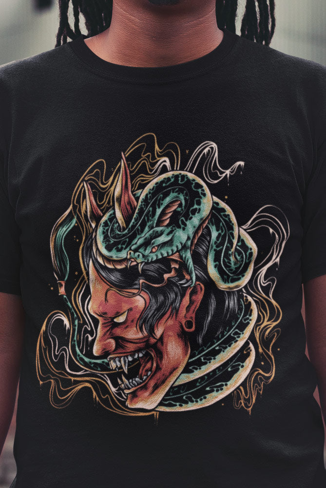 Camiseta con máscara hannya
