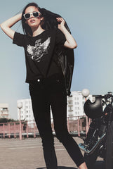 Camiseta de motero Heart of Biker. Estilo tradicional de camiseta motera que te aporta un look rebelde perfecto para combinar con tu outfit motero. Ideal para los que buscan camisetas de motero originales.