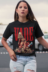 Preciosa camiseta con vikinga con la frase Vade retro. Perfecta para los que buscan camisetas de vikingos, camisetas heavies, camisetas de comics